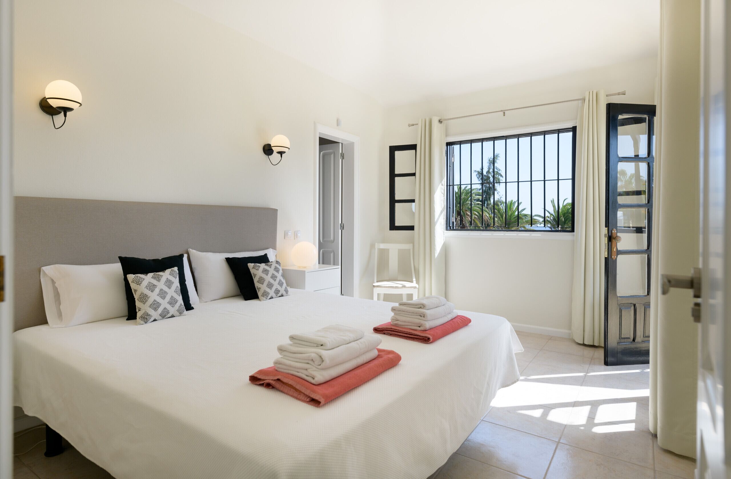 4 camere, una cassaforte in camera, ferro/asse da stiro, Wi-Fi gratuito