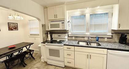 Riverside Gem - Fully Fenced Yard W/ Washer&Dryer!