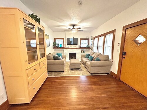 Riverside Gem - Fully Fenced Yard W/ Washer&Dryer!