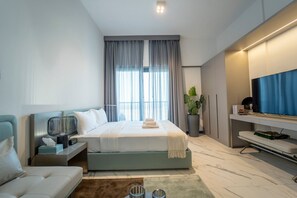 Tabla de planchar con plancha, wifi y ropa de cama 