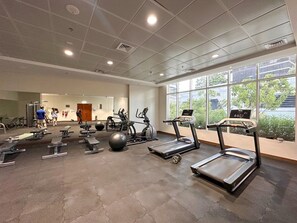 Fitness facility - AWS Holiday Homes - In the Heart of Downtown (Dubai)