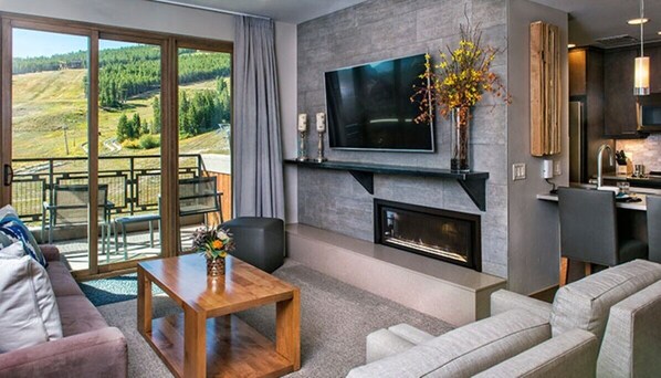 Living area - Grand Colorado Peak 8 - Master Bedroom (Breckenridge)