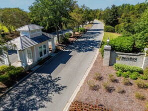 Property grounds - Barefoot Villa: Pools, Golf, Beach, Snowbirds (North Myrtle Beach)