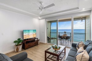 Smart TV, books - Stunning Modern 3BD West Maui Oceanfront Gem! AC, WIFI, baby & beach gear (Lahaina)