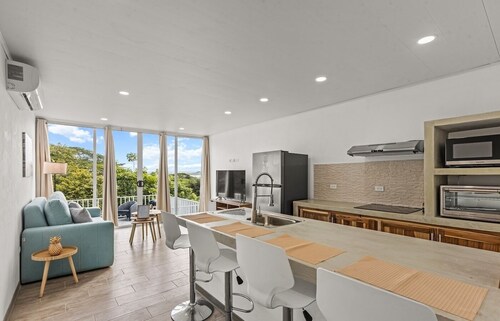 Modern Tropical Retreat with Ocean View and Private Pool for Unforgettable Stays
