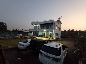 Exterior - SWARG The Ultimate Heaven

 (Panchgani)