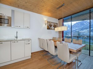 Apartment | Dining - Modern Apartment With Balcony and Access to Sauna (Neukirchen am Grossvenediger)