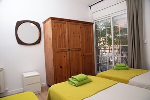 3 bedrooms, iron/ironing board, free WiFi, bed sheets - Granvia Apartment Seasonal Christmas Promotion for Couples and Family 🎅🏻 (Hospitalet de Llobregat)