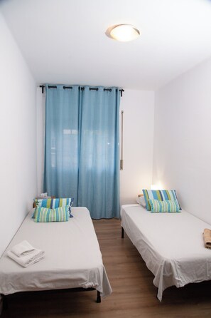 3 chambres, fer et planche à repasser, Wi-Fi gratuit, draps fournis