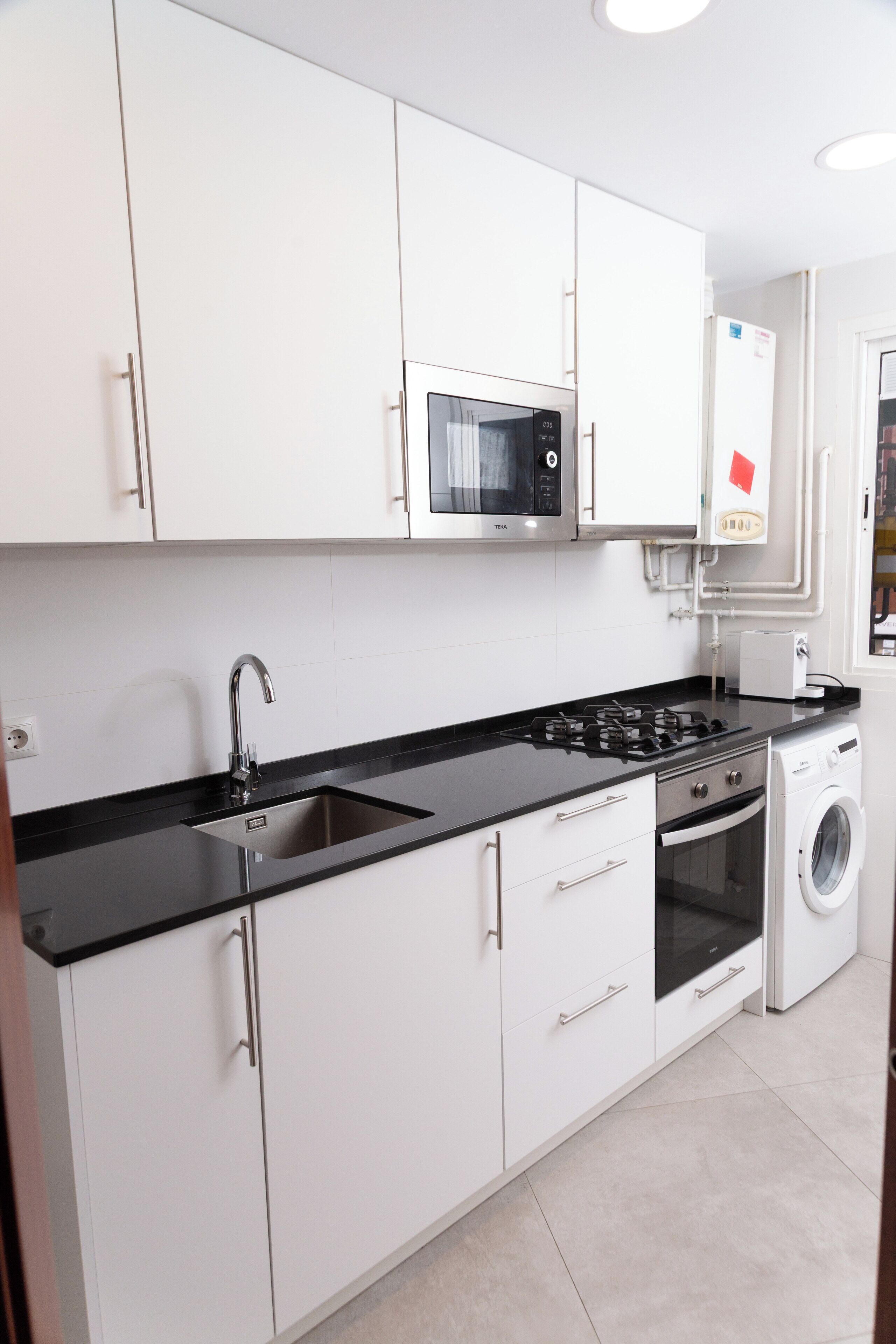 Micro-ondas, fogão, cooktop, cafeteira/chaleira