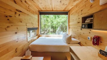 1 habitación, escritorio y espacio para trabajar con laptop