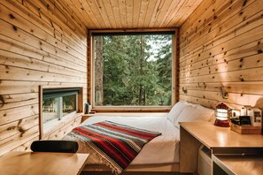 1 bedroom, desk, laptop workspace, bed sheets - Postcard Cabins Big Bear, Outdoor Collection by Marriott Bonvoy (Running Springs)