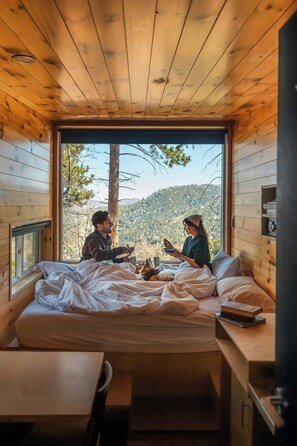 1 bedroom, desk, laptop workspace, bed sheets - Postcard Cabins Big Bear, Outdoor Collection by Marriott Bonvoy (Running Springs)