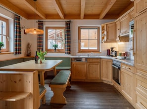 Chalet | Yksityinen keittiö | Syöttötuoli