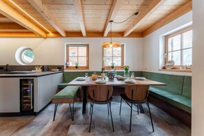 House | Dining - Comfortable Alpine Chalet for 12 (Wald im Pinzgau)