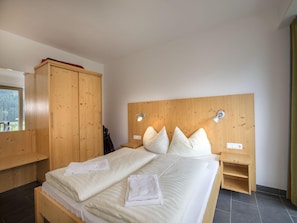 House | 3 bedrooms, bed sheets - Cozy Alpine Retreat in Wald im Pinzgau (Wald im Pinzgau)