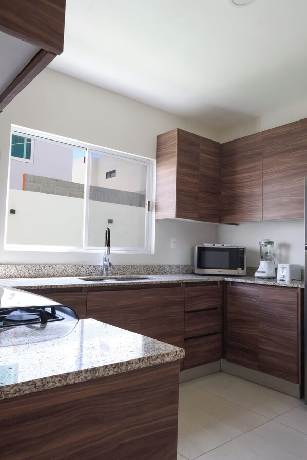 Luxury Apartment, Patio | Private kitchen
