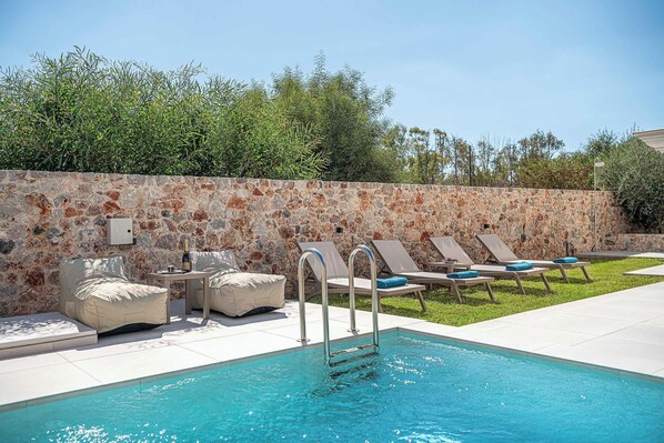 Outdoor pool, sun loungers