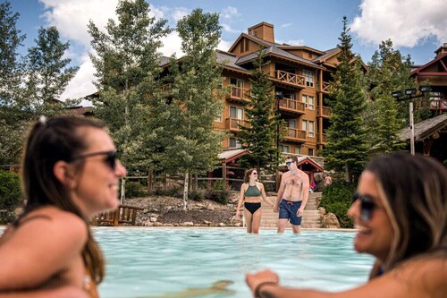 Snowshoe Summit | Ski-in/out | Hot Pools | Sauna