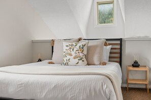 1 bedroom, desk, free WiFi, bed sheets - Snowshoe Summit | Ski-in/out | Hot Pools | Sauna (Panorama)
