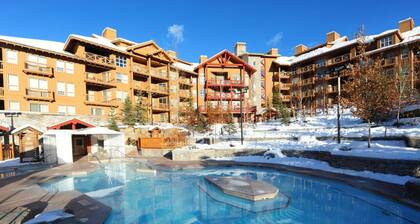 Snowshoe Summit | Ski-in/out | Hot Pools | Sauna