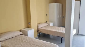 Habitación clásica, balcón, vistas a la montaña | Sistema de insonorización y wifi gratis