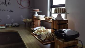 Free daily buffet breakfast