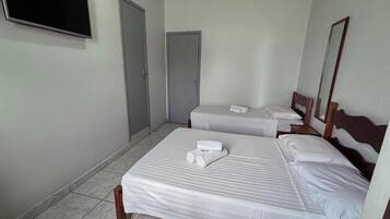 Quarto triplo básico | Wi-Fi de cortesia