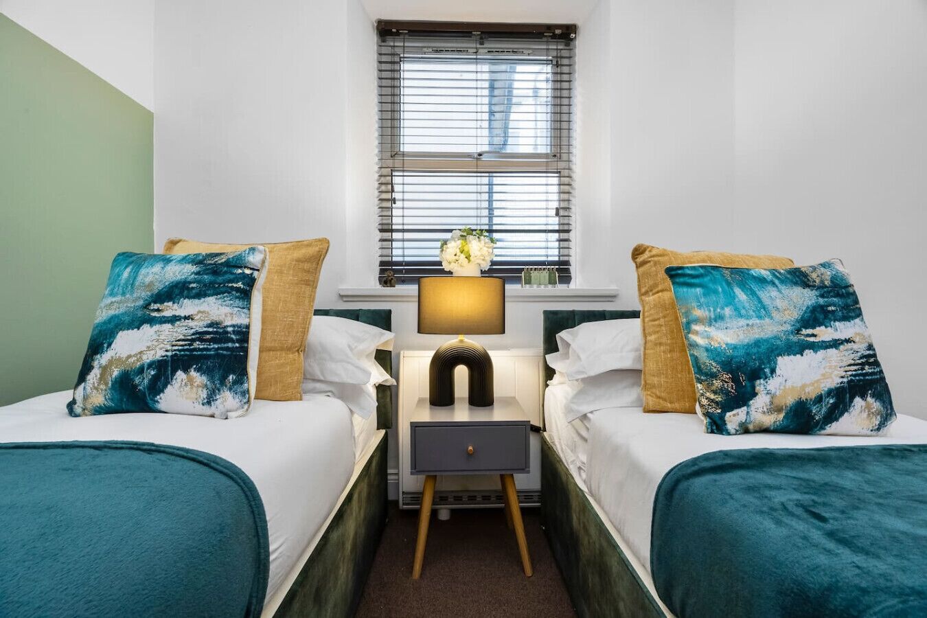 2 habitaciones, tabla de planchar con plancha y wifi gratis 