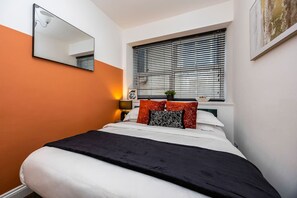 2 habitaciones, tabla de planchar con plancha, wifi y ropa de cama