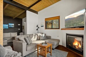 Smart TV y chimenea