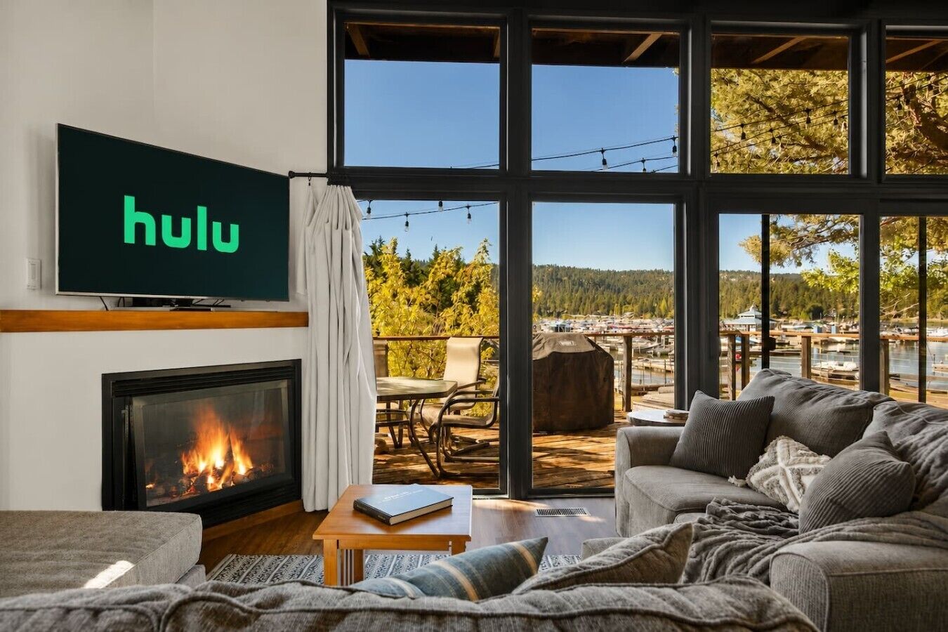 Smart TV, fireplace