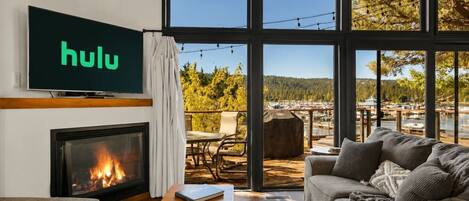 Smart TV, fireplace