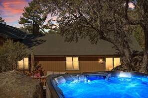 Outdoor spa tub - Enchanting Snow Escape | Hot Tub & Game Room (Big Bear Lake)
