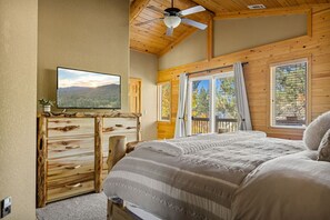 3 bedrooms, iron/ironing board, travel crib, WiFi - Enchanting Snow Escape | Hot Tub & Game Room (Big Bear Lake)