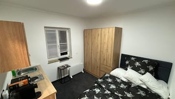 1 chambre, fer et planche Ă  repasser, Wi-Fi, draps fournis