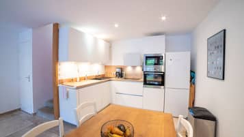 Réfrigérateur, micro-ondes, four, lave-vaisselle