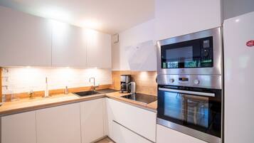 Réfrigérateur, micro-ondes, four, lave-vaisselle