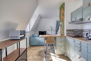 Fridge, microwave, oven, coffee/tea maker - Cosy & Charming Studio - Studio proche mer (Benerville-sur-Mer)