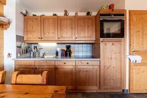 Refrigerador, microondas, horno y lavavajillas 