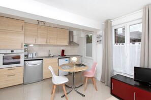 Fridge, microwave, oven, dishwasher