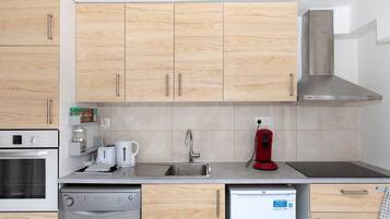 Fridge, microwave, oven, dishwasher