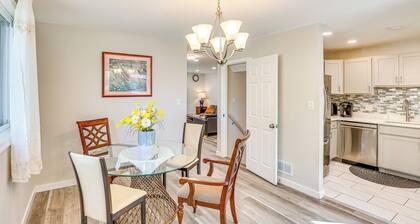 5 Mi to Downtown Baltimore: Quiet Home w/ Porch