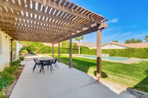 Outdoor dining - 2 Mi to Old Town La Quinta: Home w/ Private Pool! (La Quinta)