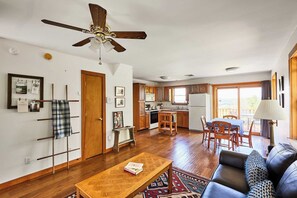Interior - Mountain House & Cottage at Seminary Hill by Avantstay (Callicoon)