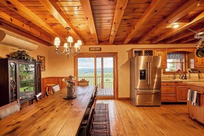 Interior - Mountain House & Cottage at Seminary Hill by Avantstay (Callicoon)