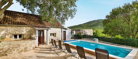 Et oppvarmet basseng