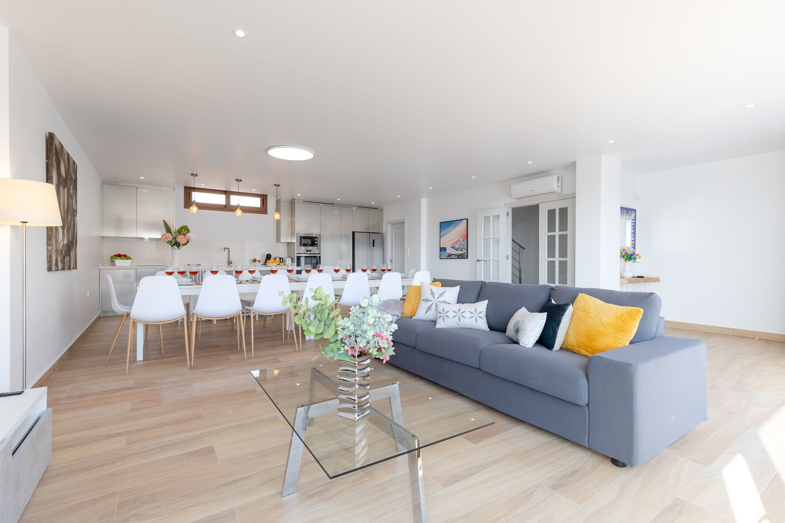 Khu vực ăn uống tại phòng