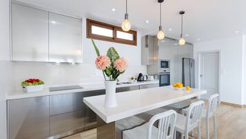 Microwave, dishwasher, coffee/tea maker, cookware/dishes/utensils