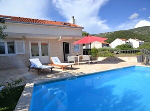 A heated pool - Marvelous Escape Bol Island Villa with Pool - Three Bedroom Villa with Pool (Bol)